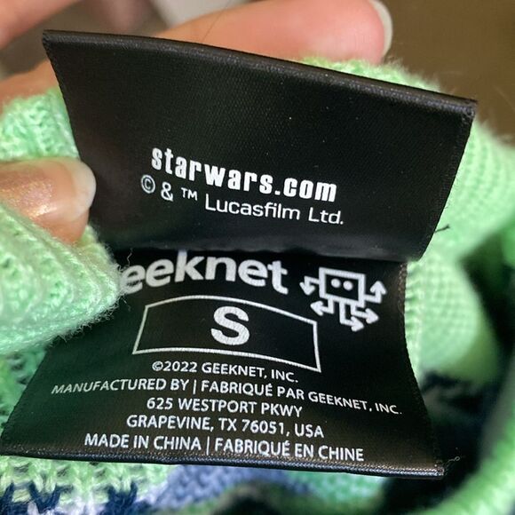 STAR WARS mandolorian GROGU baby Yoda Christmas sweater small by GeekNet - Picture 3 of 4